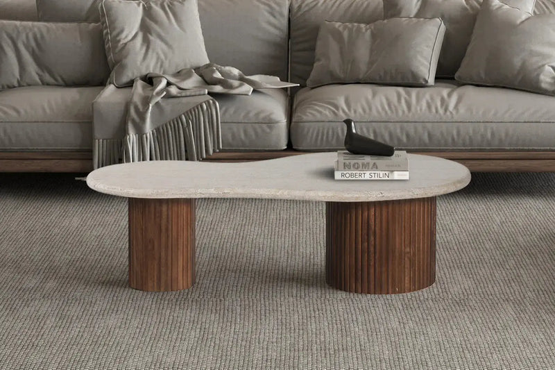 Table basse à plateau en travertin beige véritable sur piètement en bois de manguier