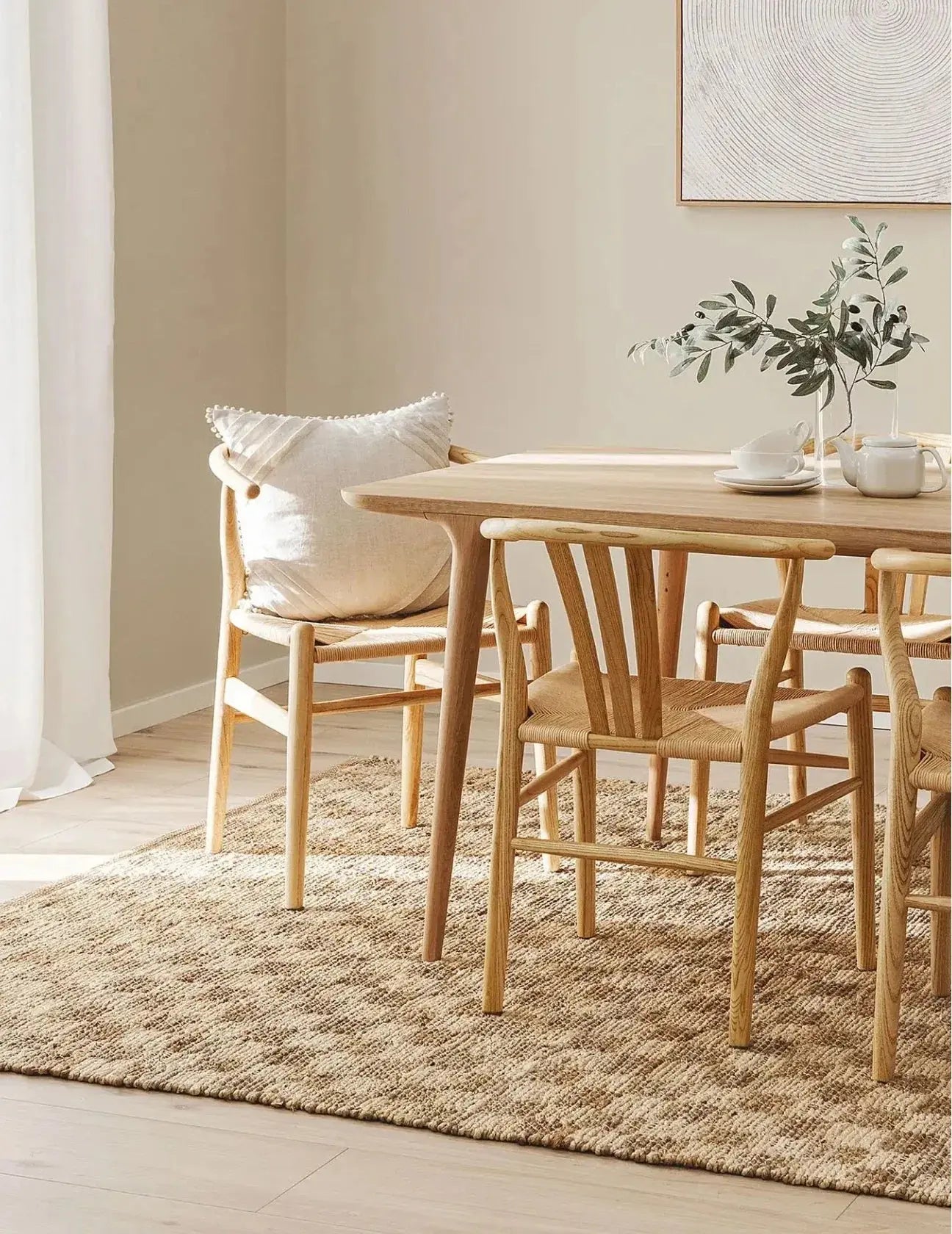 Tapis de salle à manger TIKAYLA, tissage ras facile d'entretien sous la table