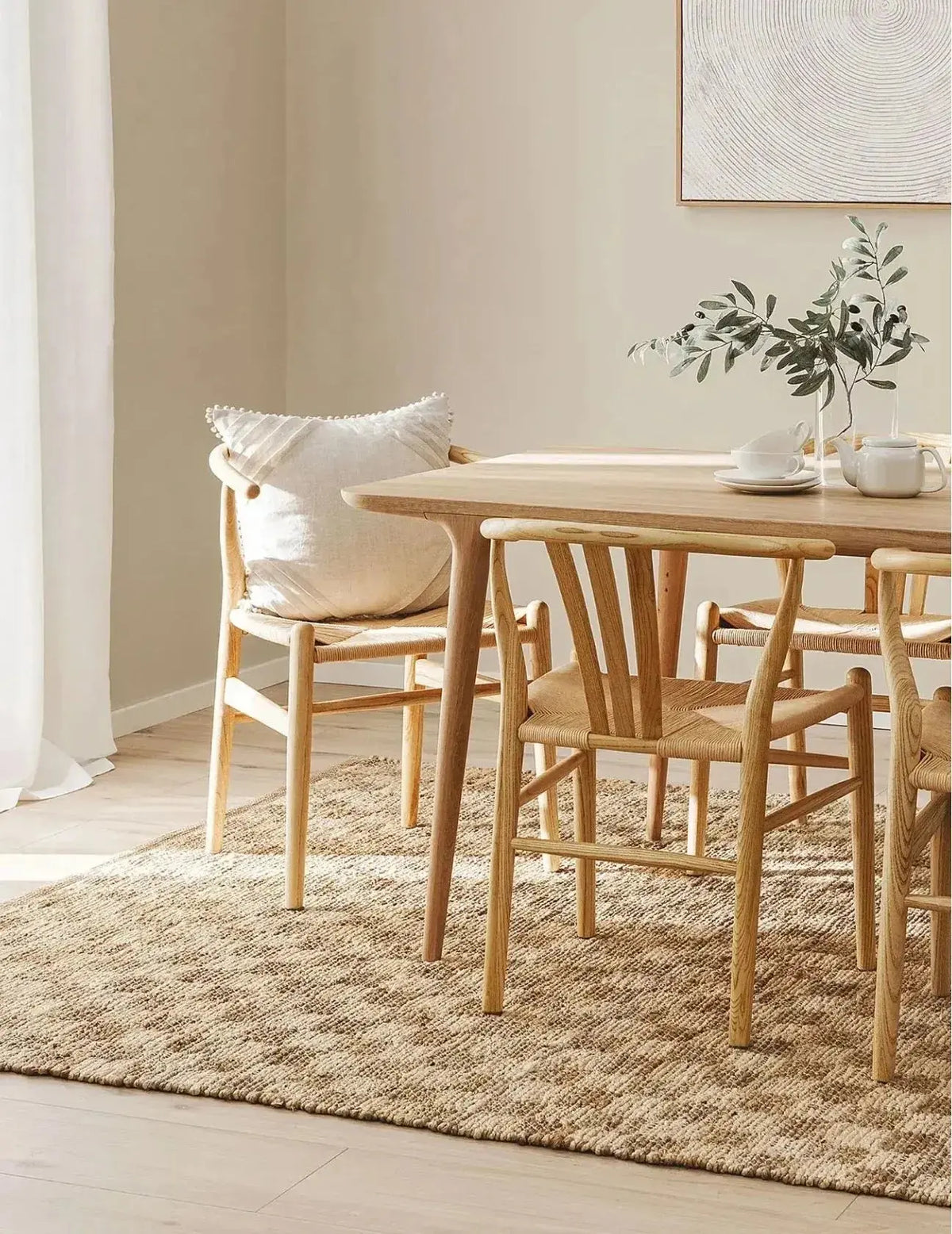 Tapis de salle à manger TIKAYLA, tissage ras facile d'entretien sous la table