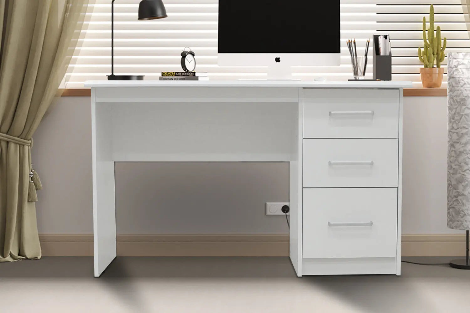 Bureau MATIS 3 tiroirs finition blanche, plateau 121 x 60 cm - TIKAYLA