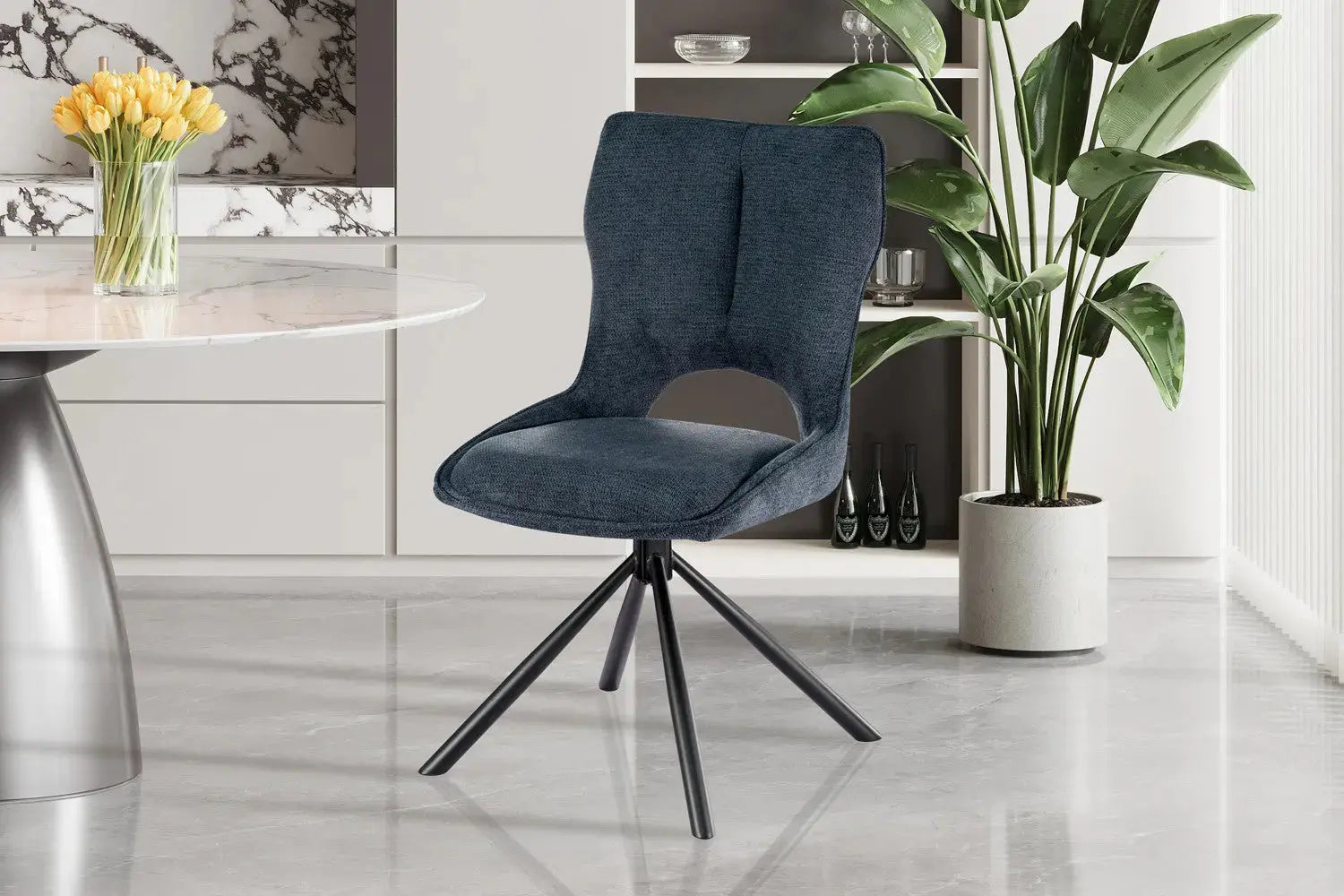 Chaise pivotante de salle à manger MORY en tissu bleu – 48 x 59,5 cm | TIKAYLA