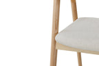 Chaise avec accoudoirs CLARA en bois de frêne naturel - 57 x 66,5 cm | TIKAYLA