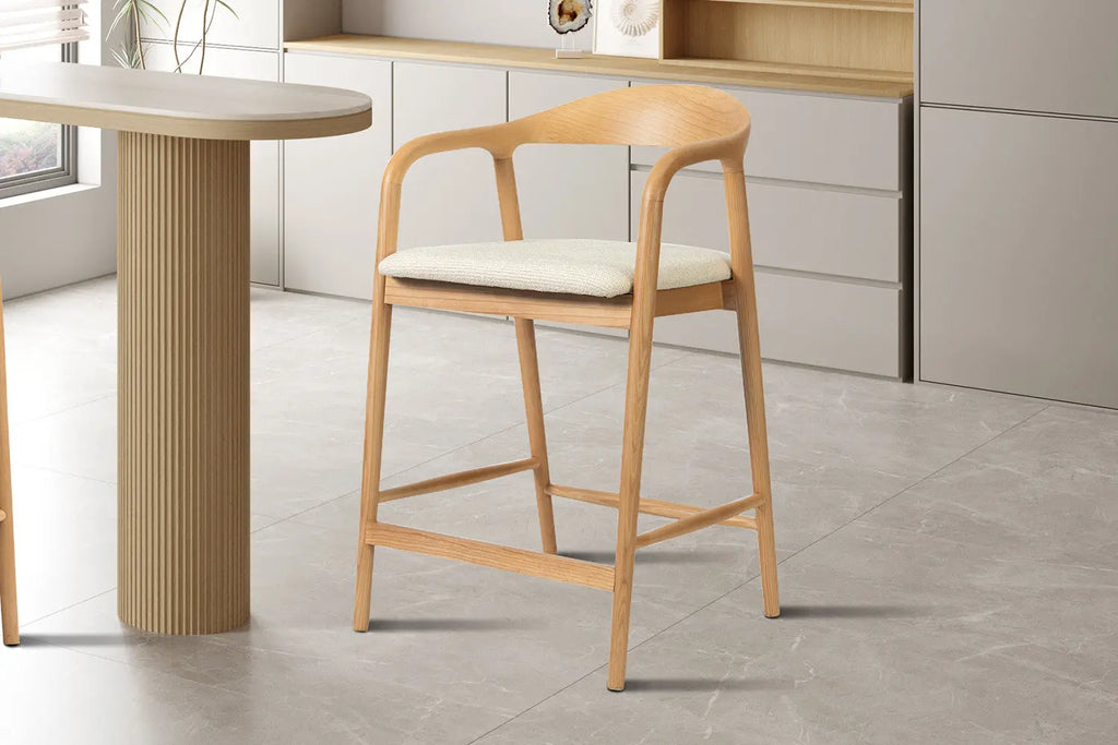 Chaise de bar CLARA Frêne naturel – 55,5 x 57,5 cm | TIKAYLA