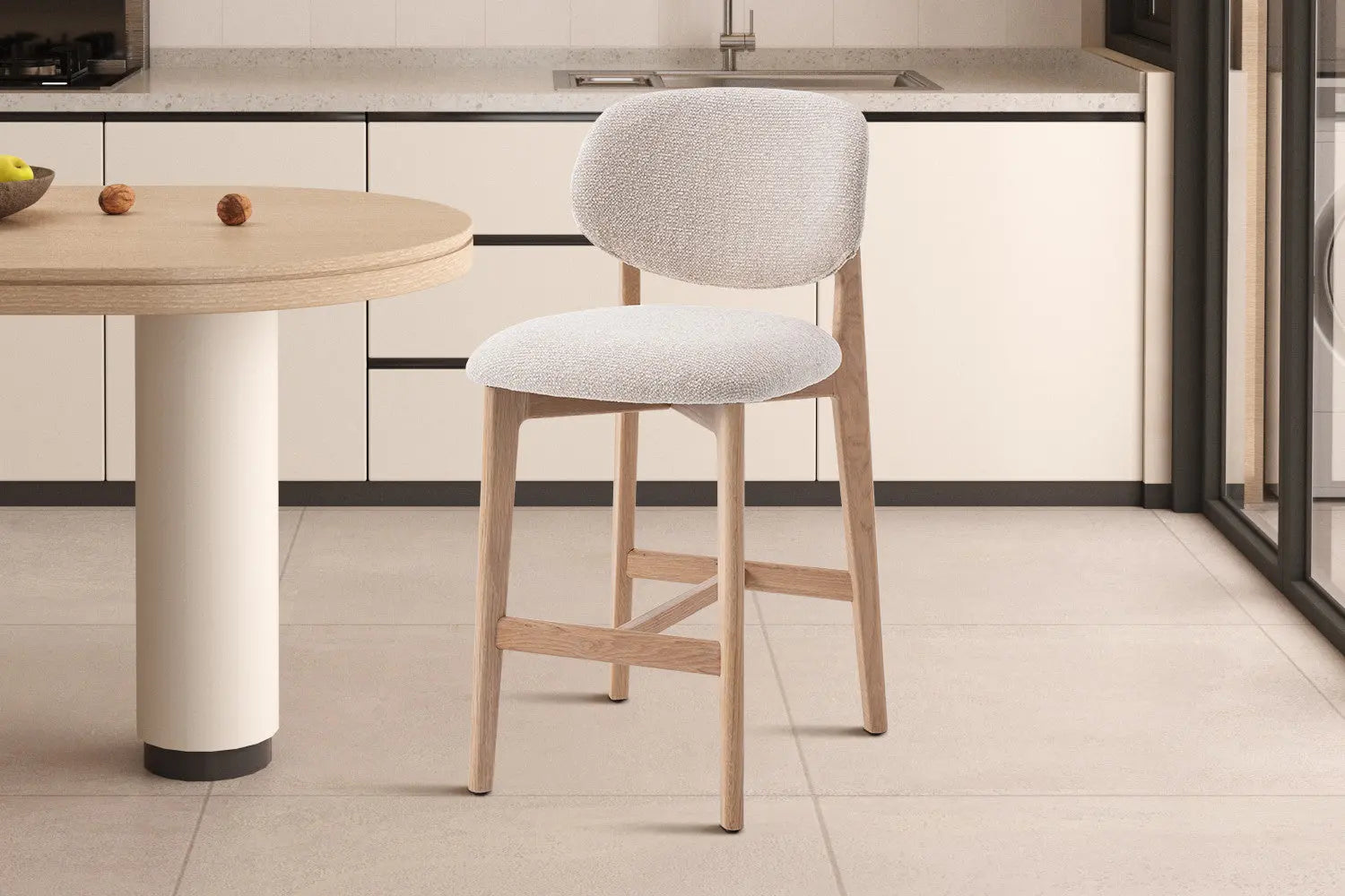 Chaise de bar KAYA Chêne naturel et Beige – chêne massif | TIKAYLA