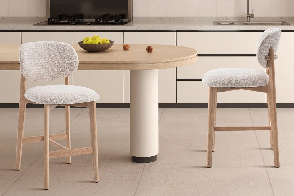 Chaise de bar KAYA Chêne naturel et Beige – chêne massif | TIKAYLA
