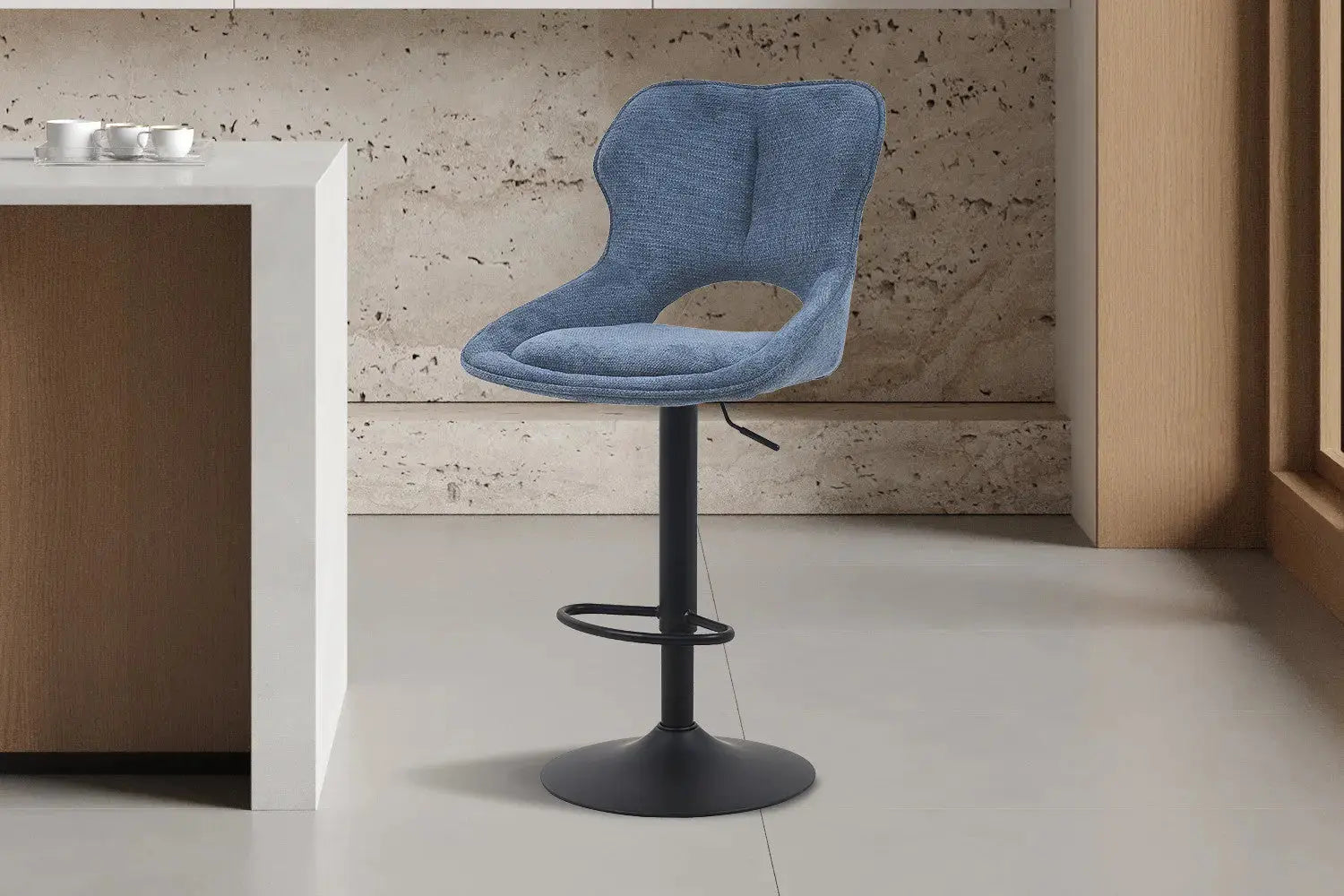 Chaise de bar pivotante MORY en tissu bleu – 51 x 53 cm | TIKAYLA