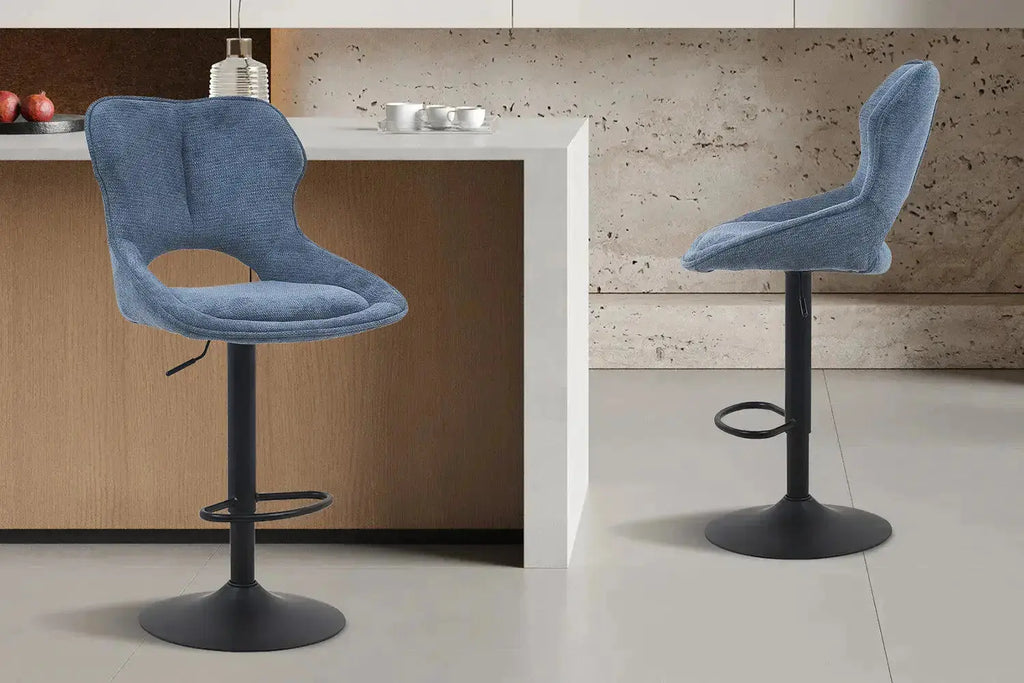 Chaise de bar pivotante MORY en tissu bleu – 51 x 53 cm | TIKAYLA