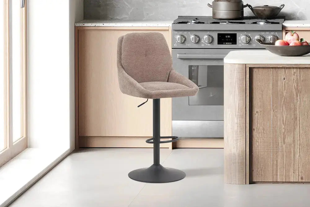 Chaise de bar pivotante SABA en tissu sable – 50 x 60 cm | TIKAYLA