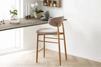 Chaise de bar LEVANTO pieds effet chêne – tissu sable 52 x 55 cm | TIKAYLA