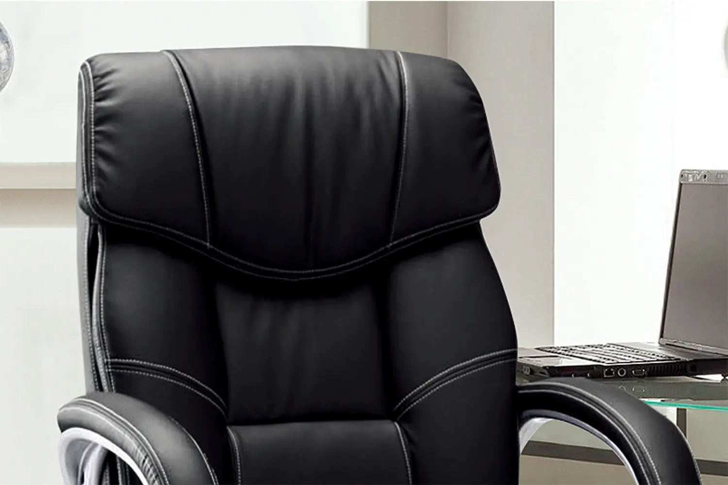 Chaise de bureau DALIA vue de trois quarts - TIKAYLA