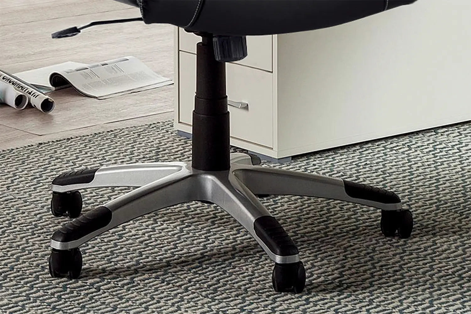 Chaise de bureau DALIA vue de cote, profondeur 71 cm - TIKAYLA