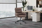 Chaise de bureau EMMY brune vue de trois quarts - TIKAYLA