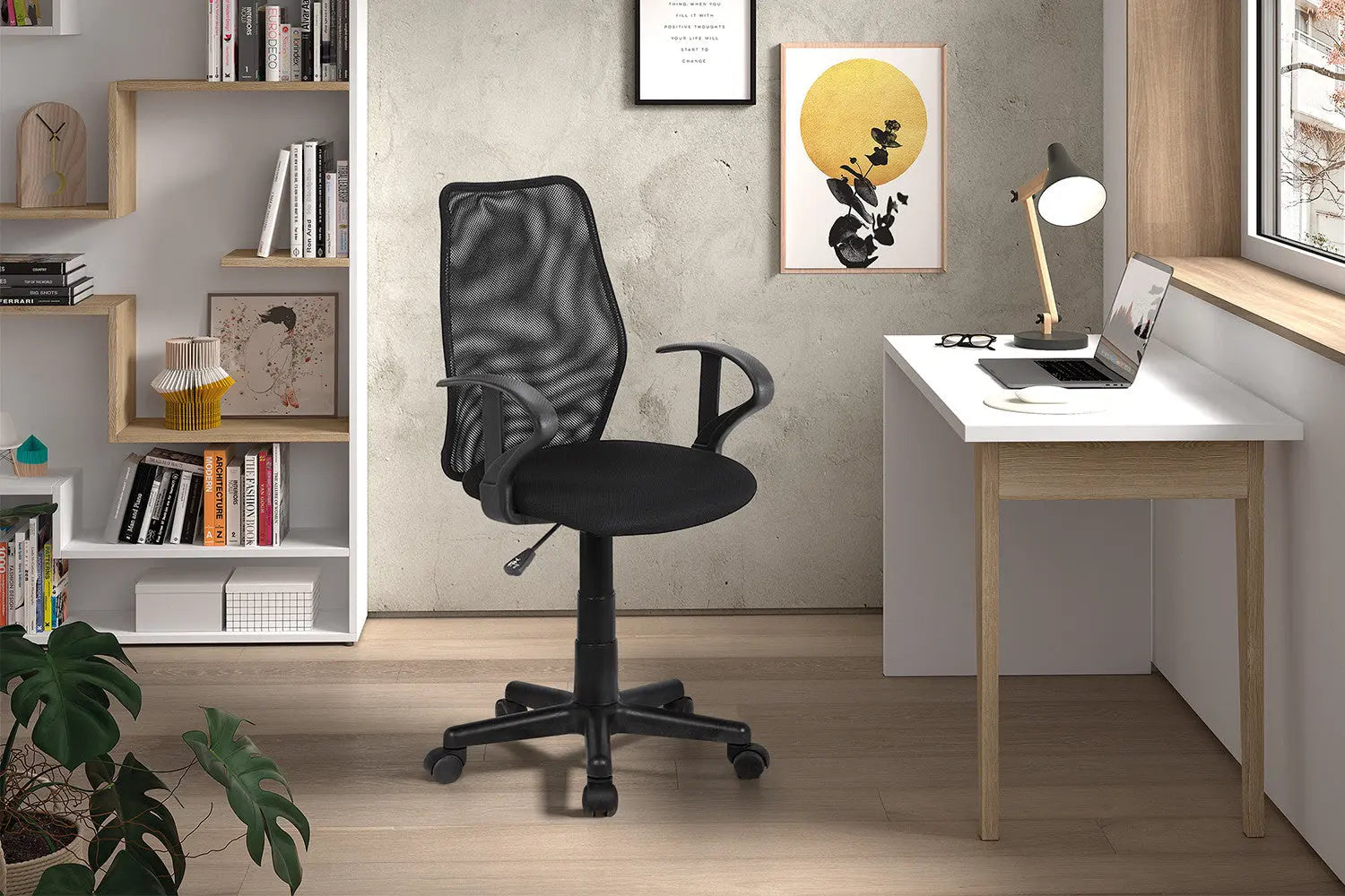 Chaise de bureau JOBY en maille noire, assise et dossier aeres, 54 x 50 cm - TIKAYLA
