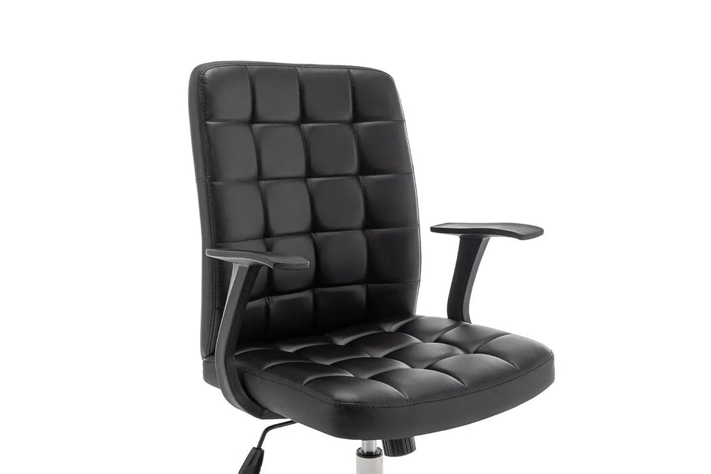 Chaise de bureau LUKY noire en situation - TIKAYLA