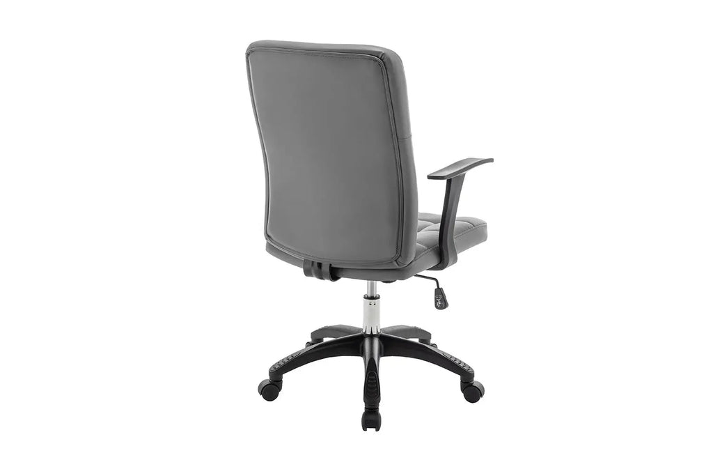 Detail du similicuir de la chaise LUKY grise - TIKAYLA