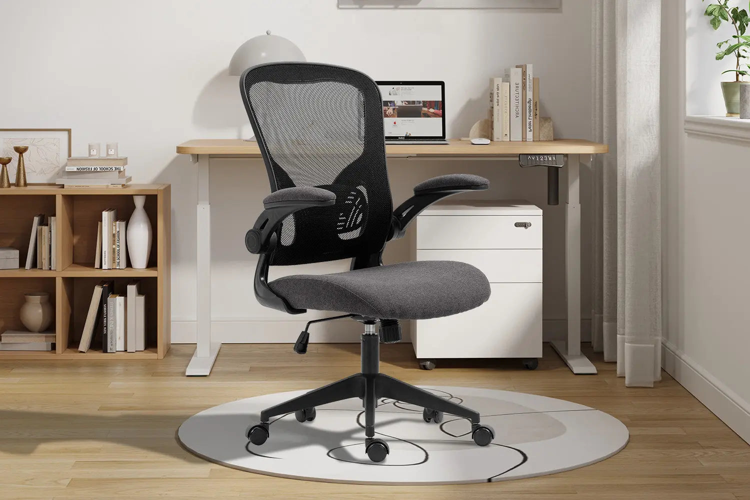 Chaise de bureau MARCA en maille noir et gris, dossier haut 100 a 110 cm - TIKAYLA