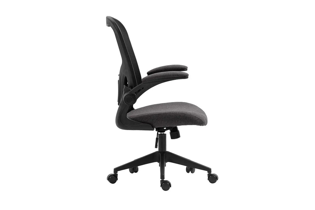 Detail du dossier en maille de la chaise MARCA - TIKAYLA