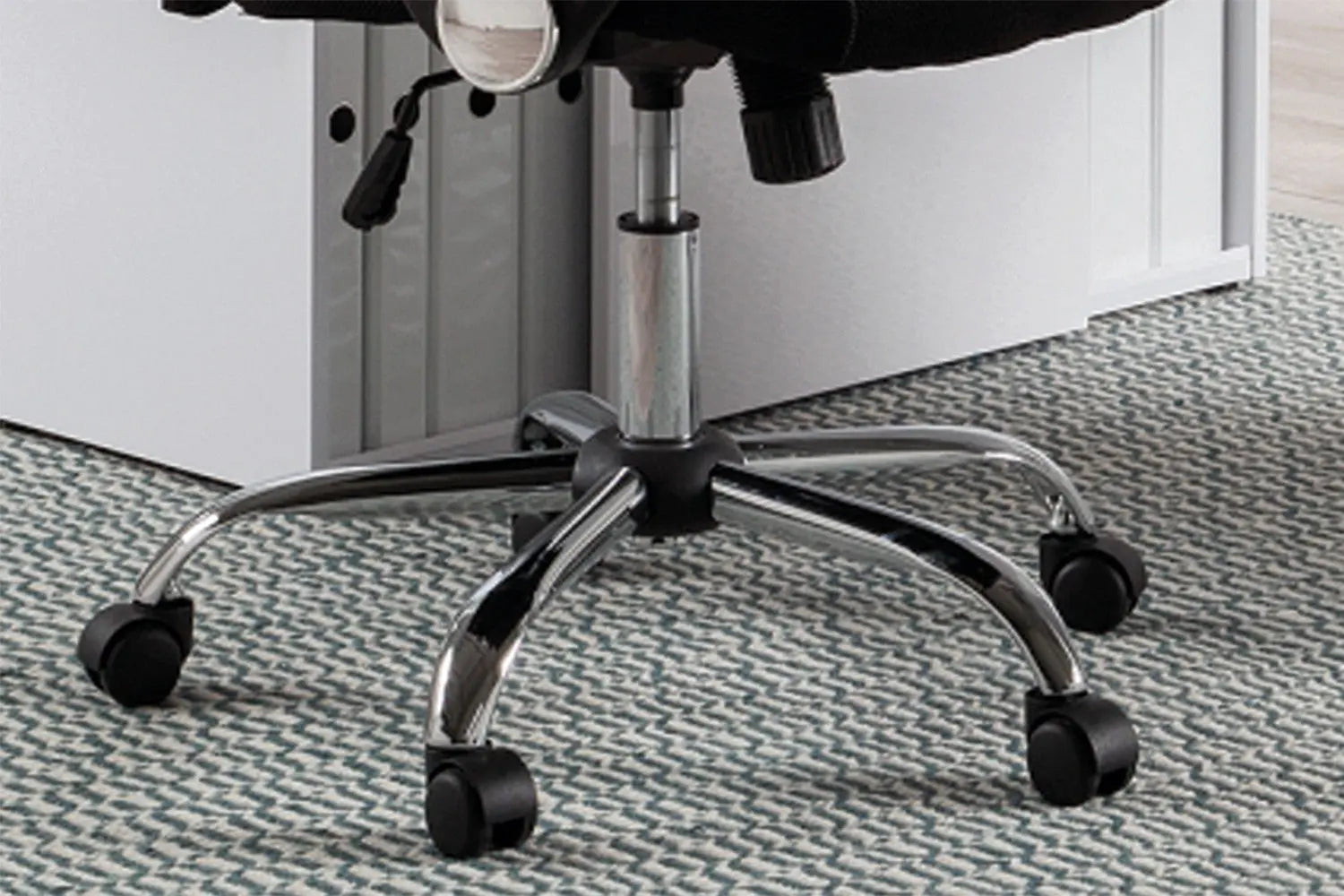 Chaise de bureau MAXY vue de cote - TIKAYLA