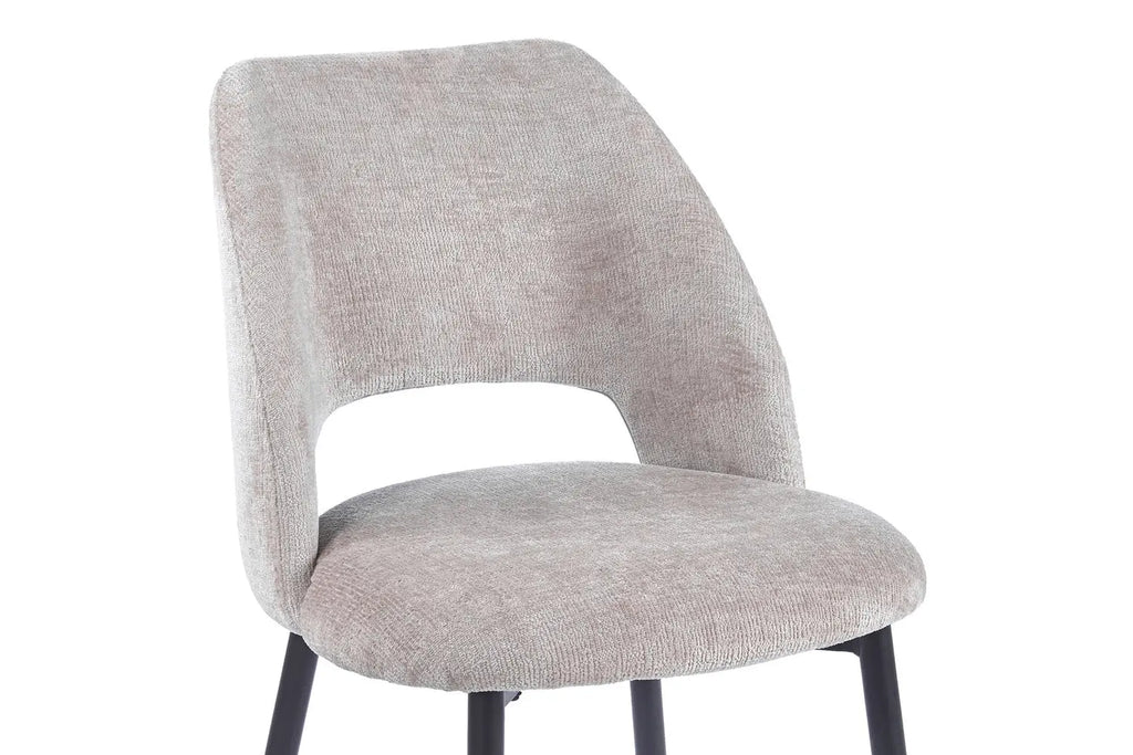 Chaise de salle à manger ARLA en tissu sable, piètement métal noir — détail