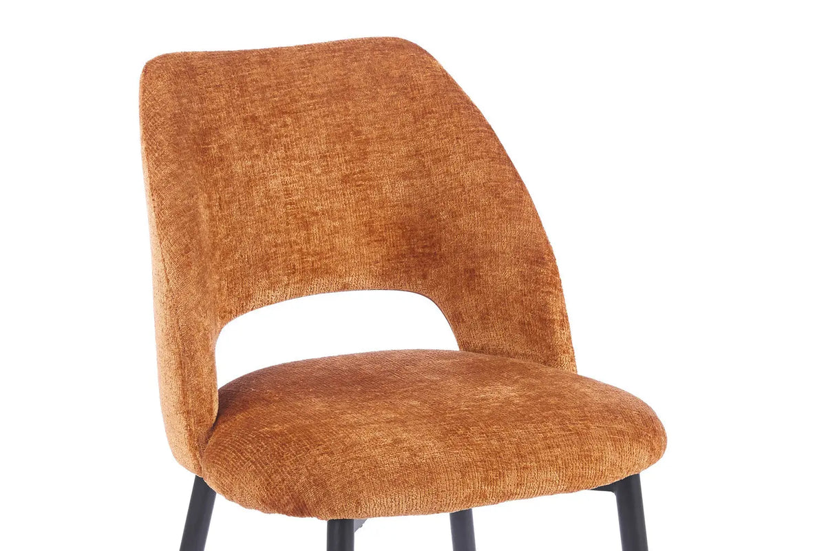 Chaise de salle à manger ARLA en tissu or, piètement métal noir — détail
