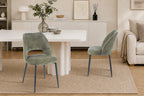 Chaise de salle à manger ARLA en tissu vert, piètement métal noir — en situation