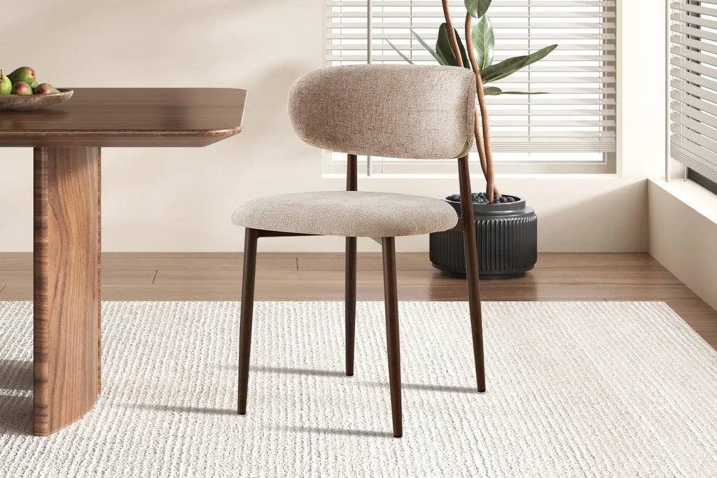 Chaise de salle à manger NONYA en tissu beige, piètement métal effet bois