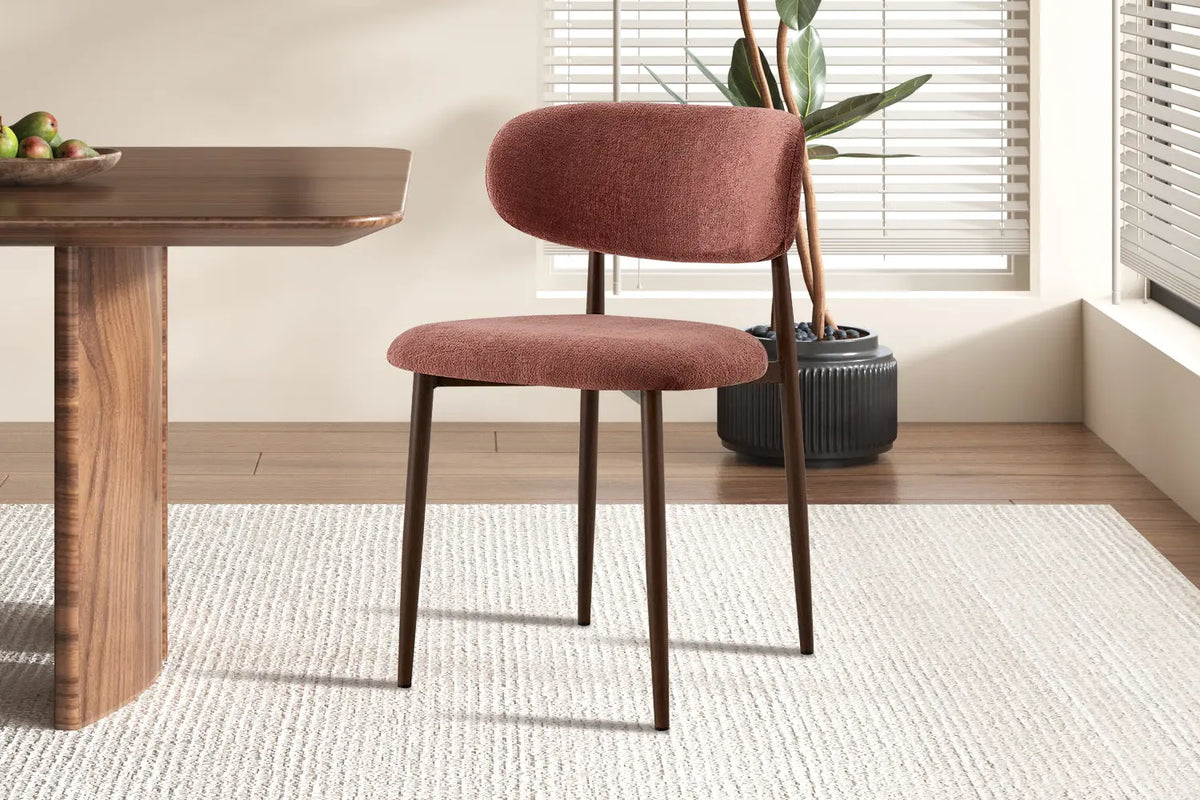 Chaise de salle à manger NONYA en tissu rose, piètement métal effet bois