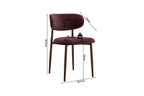 Chaise de salle à manger NONYA en tissu mauve foncé, piètement métal effet bois — en situation