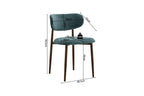 Chaise de salle à manger NONYA en tissu bleu-vert, piètement métal effet bois — en situation
