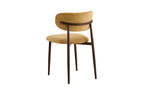 Chaise de salle à manger NONYA en tissu jaune, piètement métal effet bois — en situation