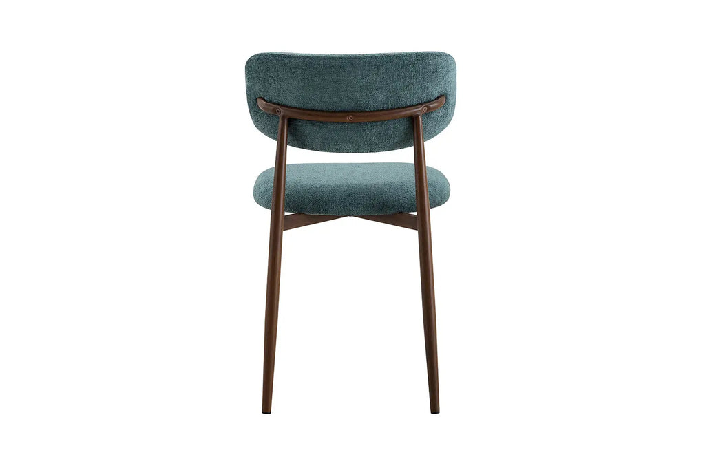 Chaise de salle à manger NONYA en tissu bleu-vert, piètement métal effet bois — en situation