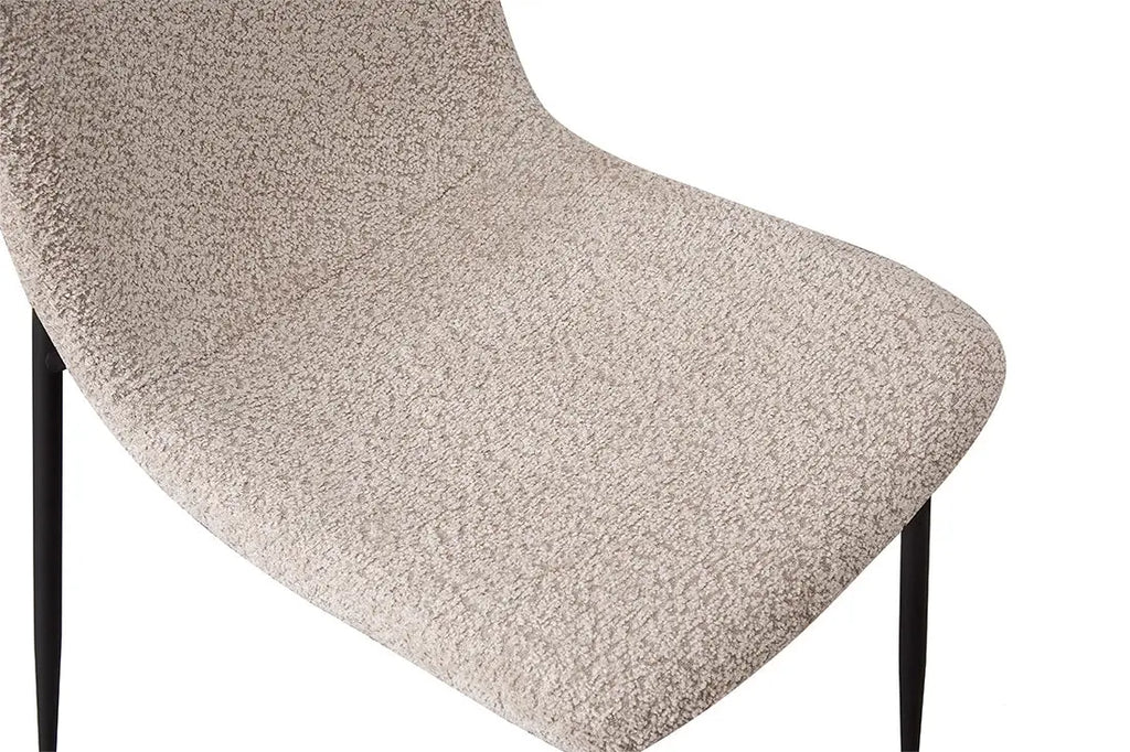 Chaise ALICYA Bouclé Beige – 42 x 57 cm | TIKAYLA