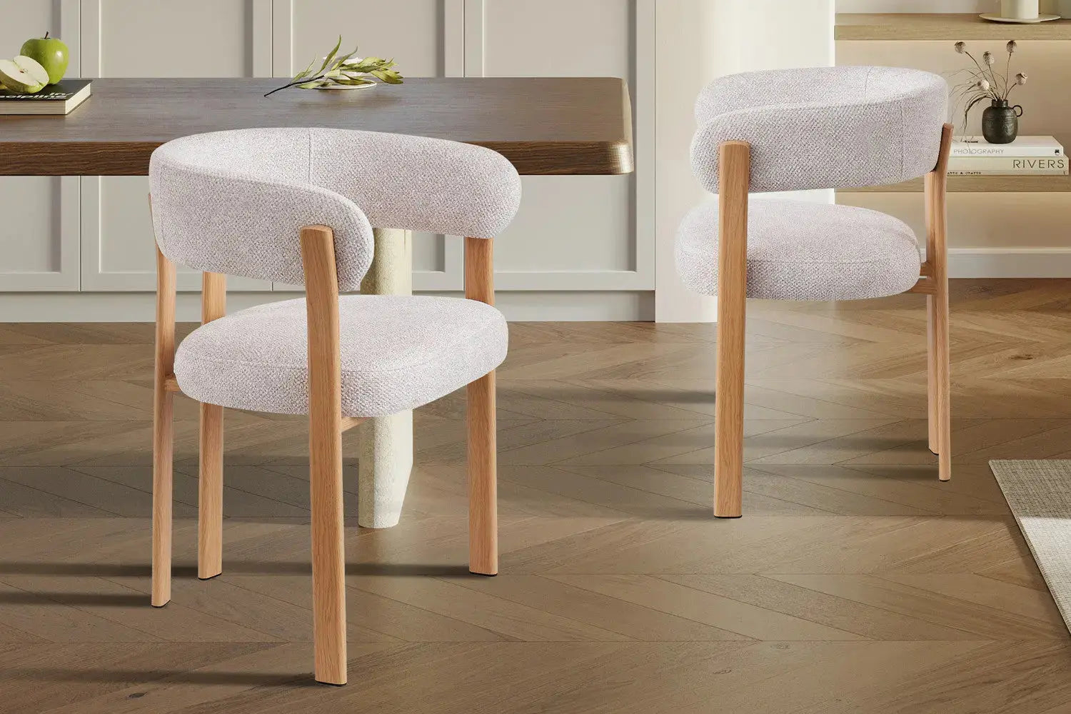 Chaise de salle à manger avec accoudoirs SAFYA effet bois naturel et tissu beige - 60 x 52 cm - ROUSSEAU chez TIKAYLA