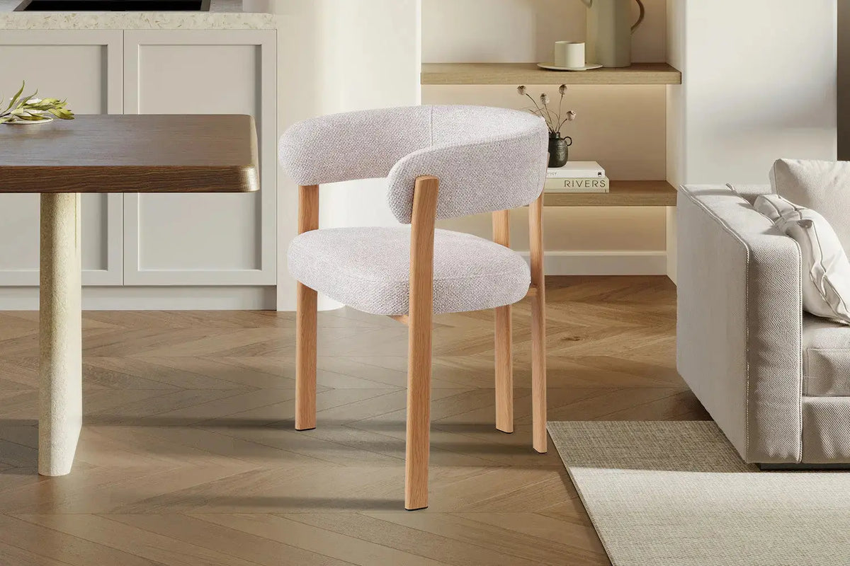 Chaise de salle à manger avec accoudoirs SAFYA effet bois naturel et tissu beige - 60 x 52 cm - ROUSSEAU chez TIKAYLA