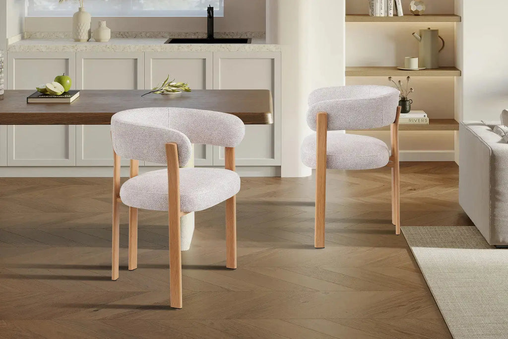 Chaise de salle à manger avec accoudoirs SAFYA effet bois naturel et tissu beige - 60 x 52 cm - ROUSSEAU chez TIKAYLA