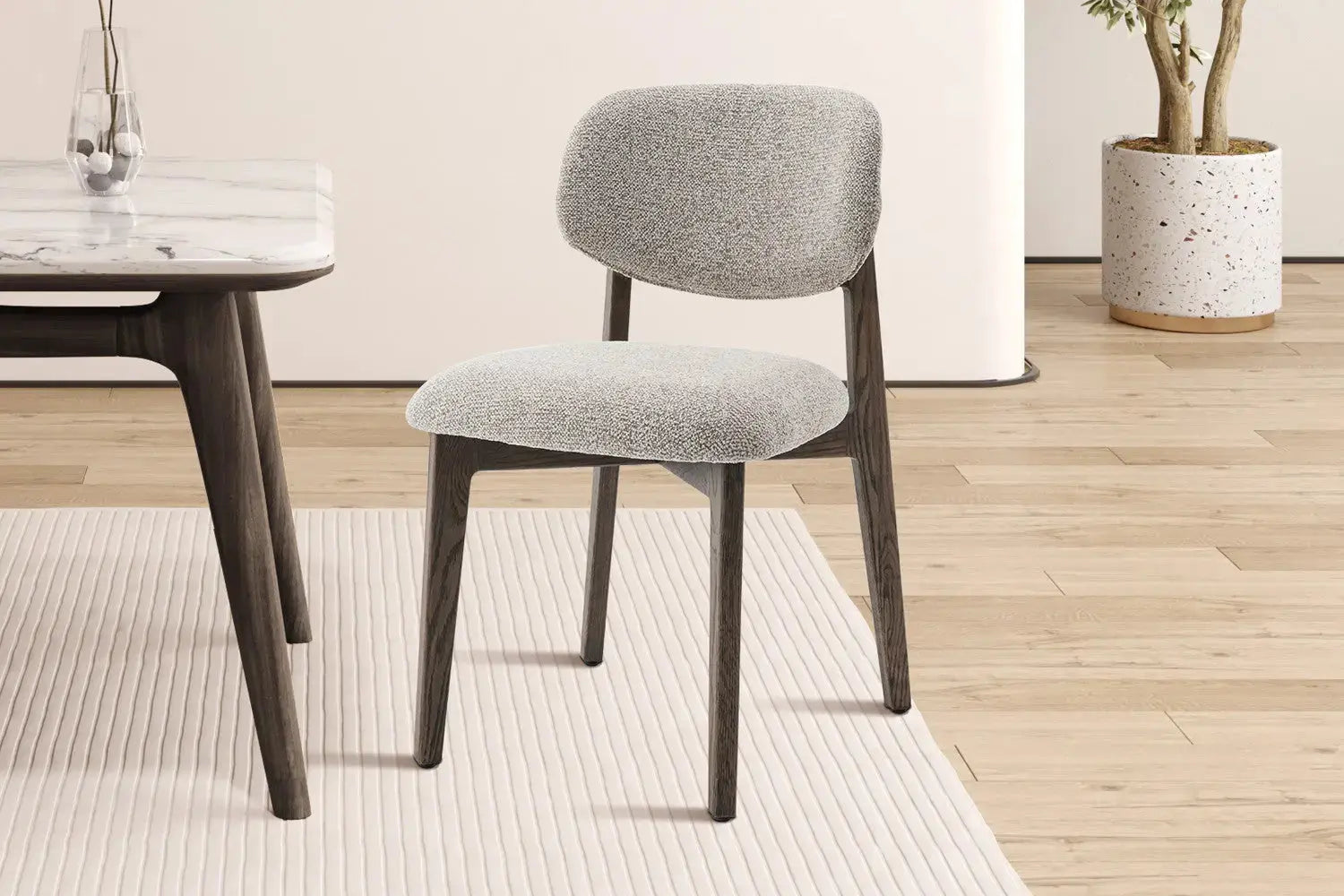 Chaise de salle à manger KAYA Chêne foncé et Sable – 48 x 59 cm | TIKAYLA