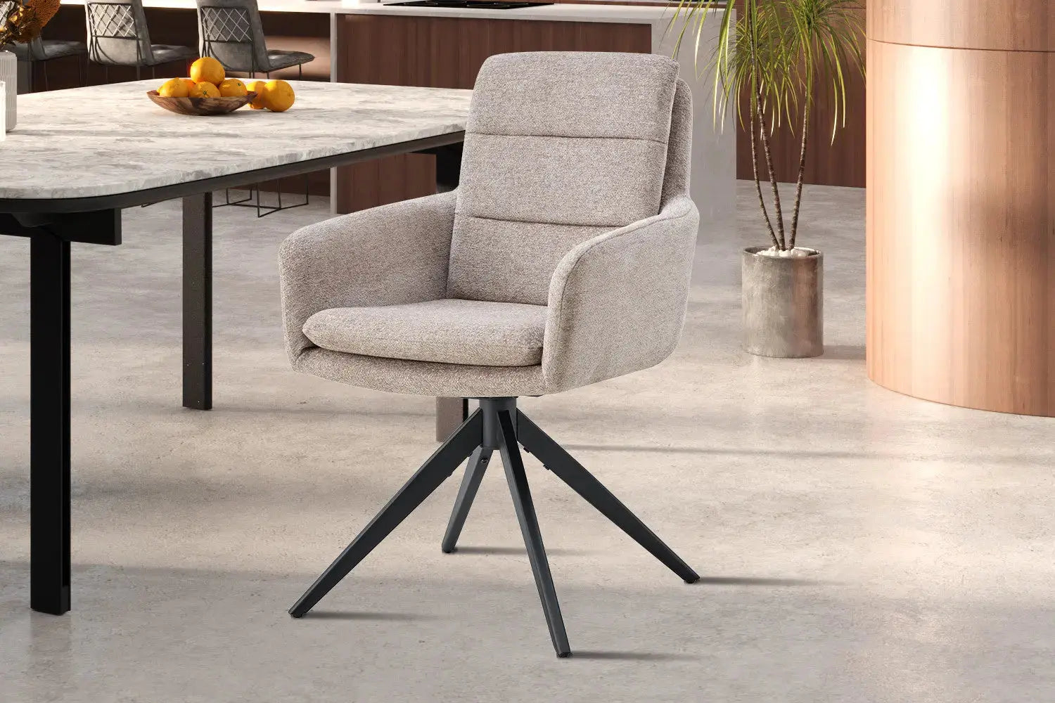 Chaise pivotante LISAYA Sable avec accoudoirs – 92,5 x 60,5 cm | TIKAYLA
