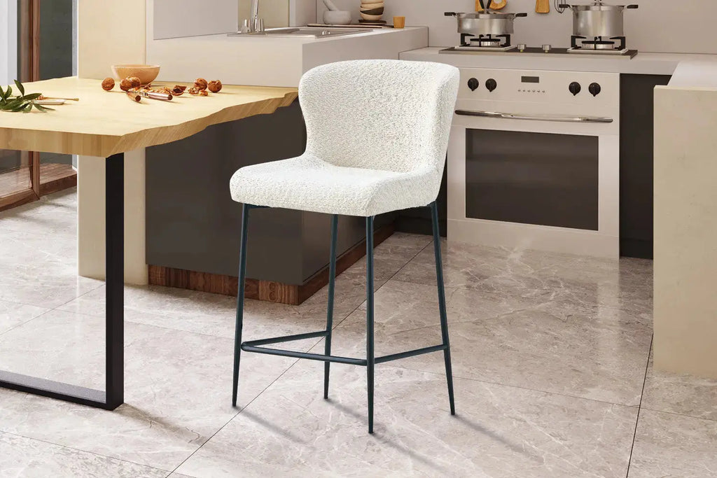 Chaise de bar LISE Écru tissu bouclé – 51,5 x 56 cm | TIKAYLA