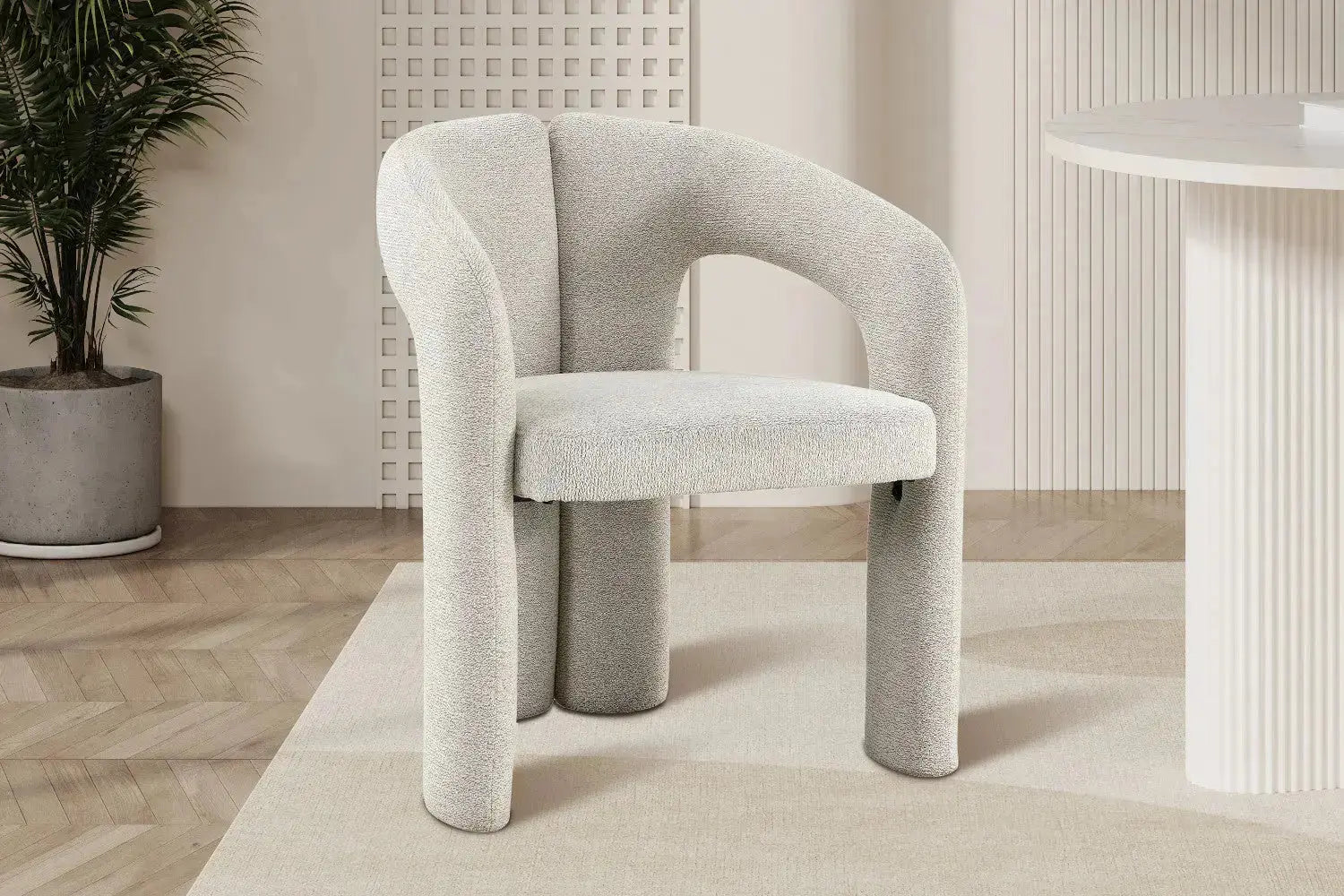 Chaise de salle à manger BEJAYA Beige avec accoudoirs – 63 x 62 cm | TIKAYLA