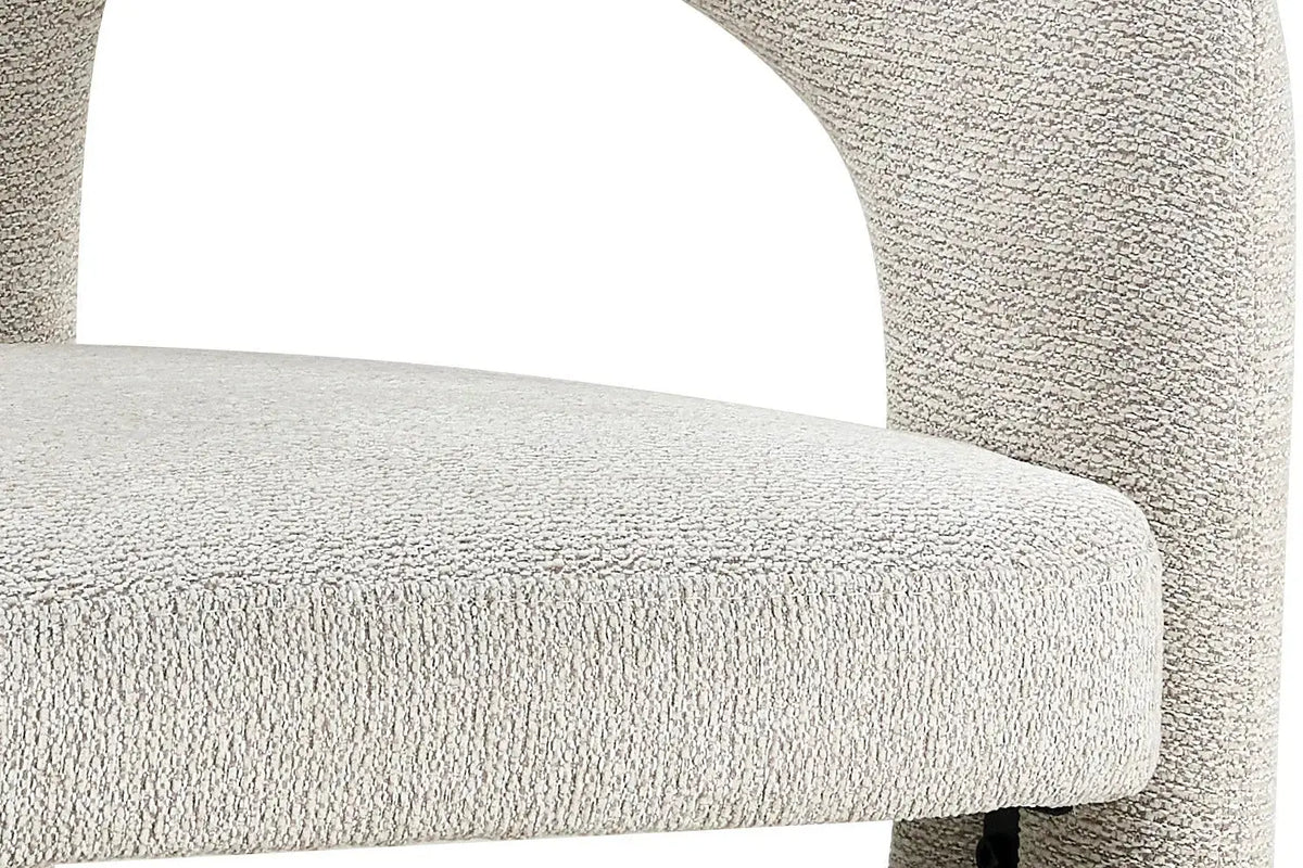 Chaise de salle à manger BEJAYA Beige avec accoudoirs – 63 x 62 cm | TIKAYLA