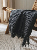 Plaid en coton fait main AMALIA gris foncé - 125 x 150 cm - BENUTA