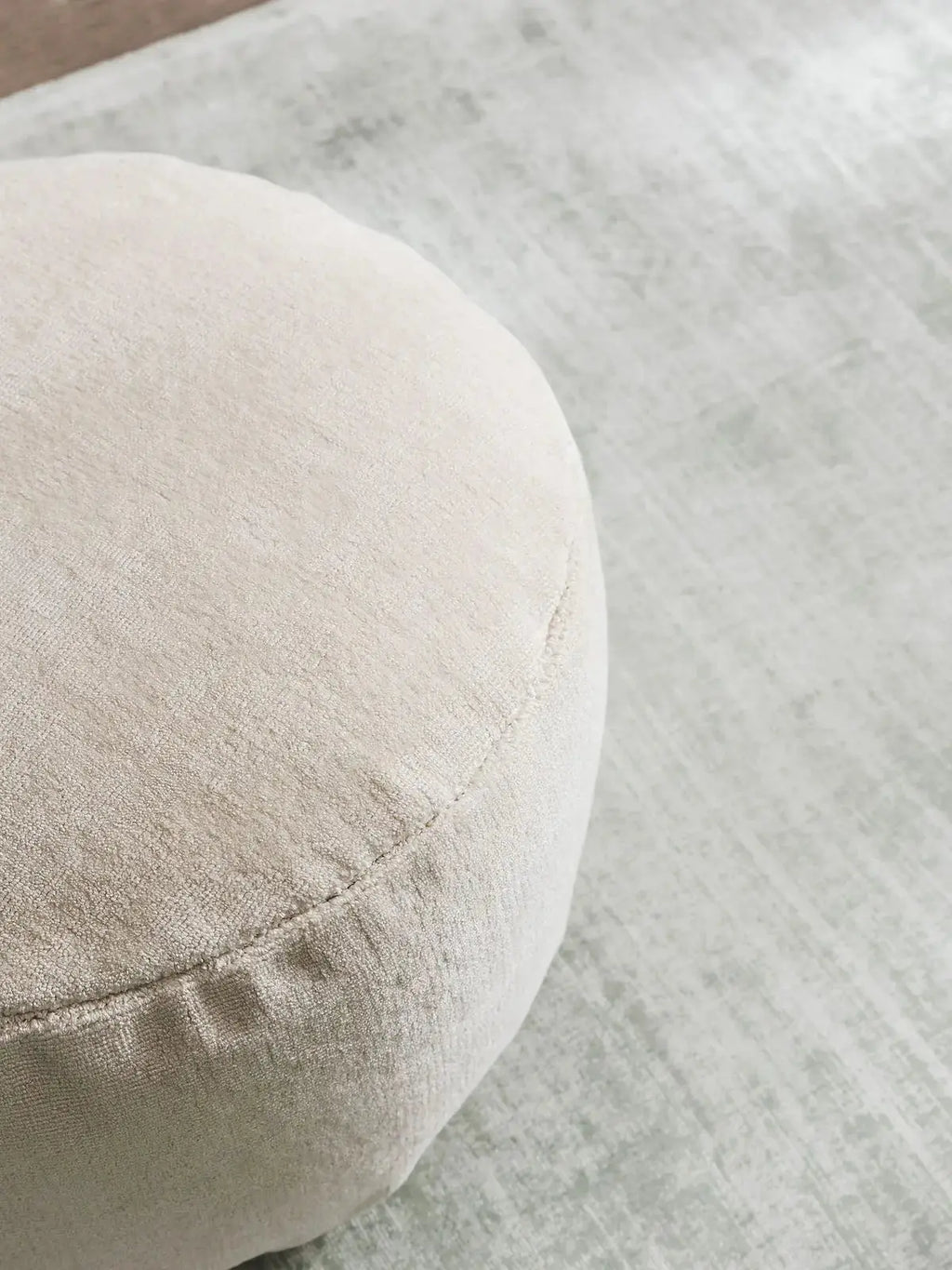 Pouf en tissu 100% Viscose fait main NOVA Crème BENUTA