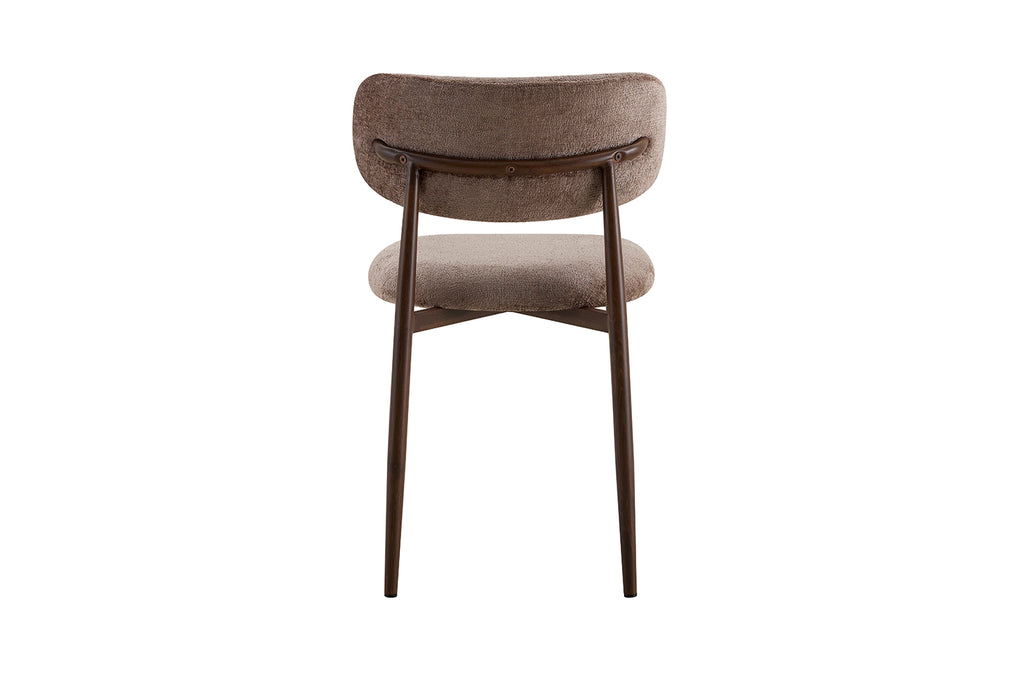 Chaise de salle à manger NONYA en tissu sable, piètement métal effet bois — en situation