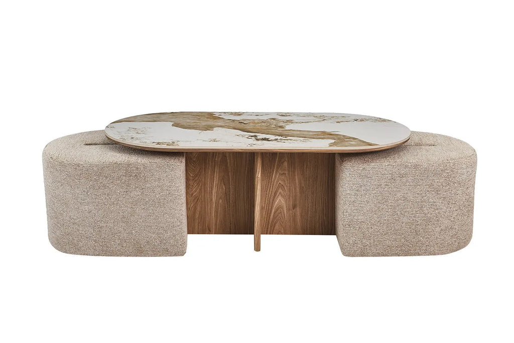 Table basse AVORA vue de face avec les poufs en place