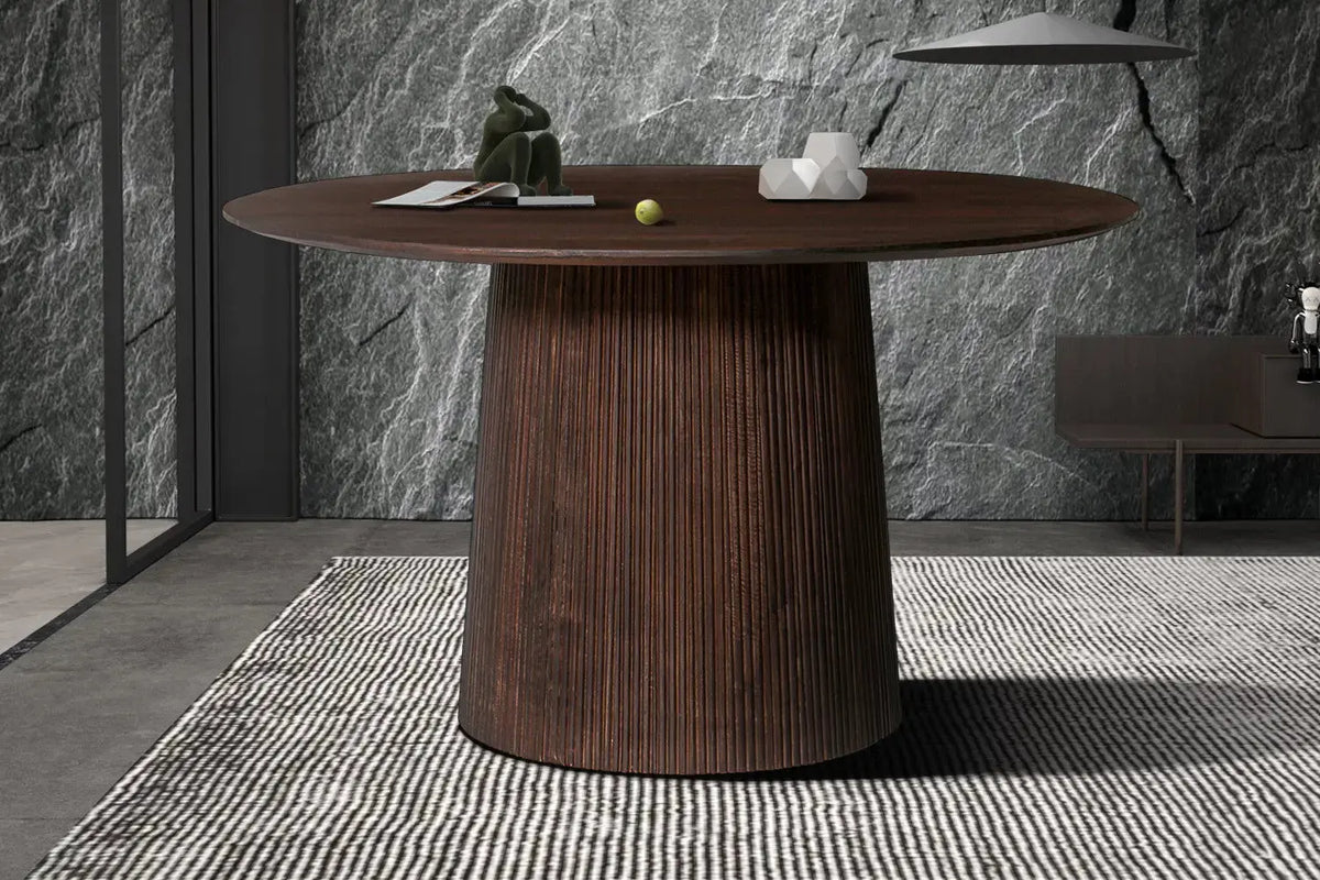 Table à manger ronde MAYGA en manguier brun foncé - 130 cm - ROUSSEAU chez TIKAYLA