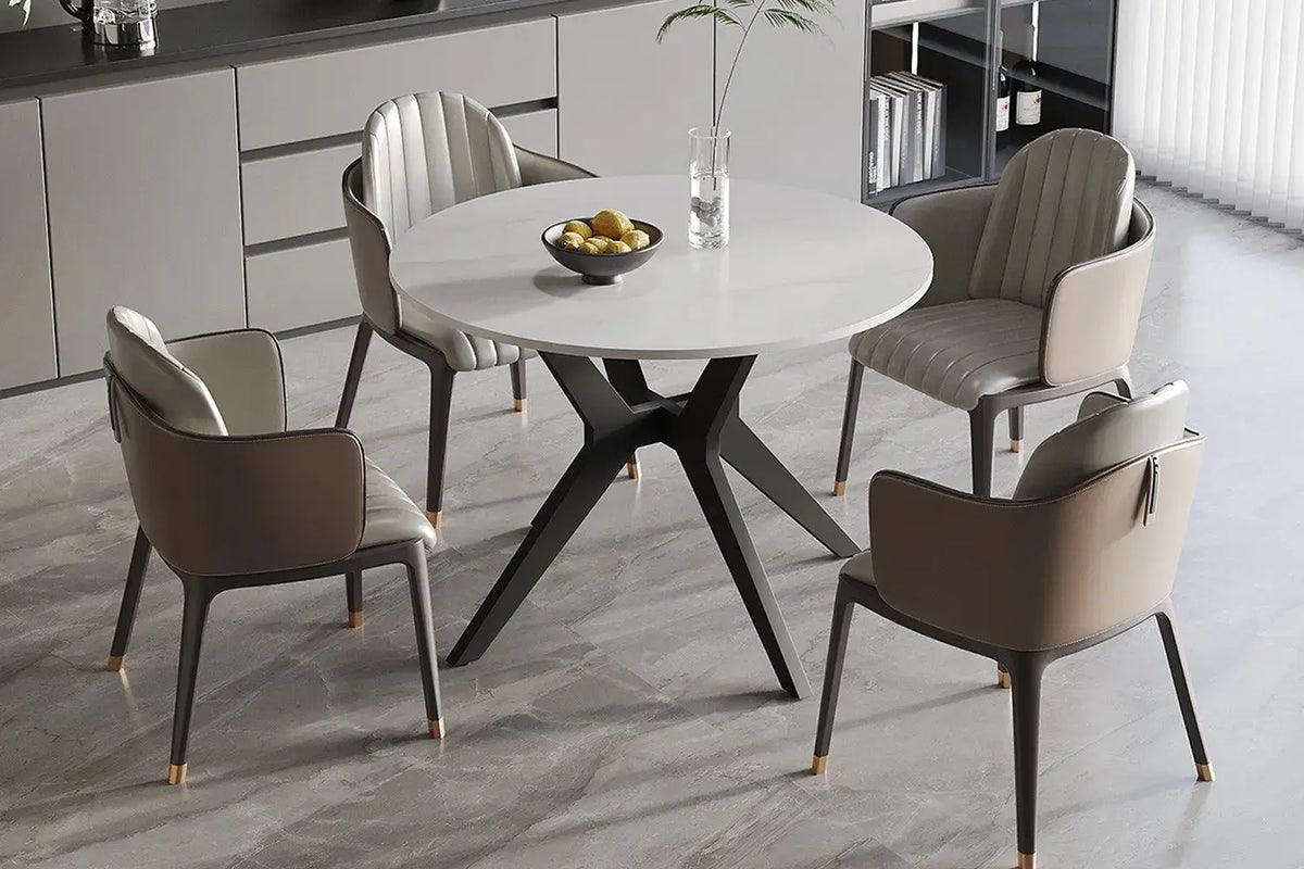 Table à manger ronde en pierre brillante APOLLINA Snow Blanc - 110 cm - ROUSSEAU chez TIKAYLA