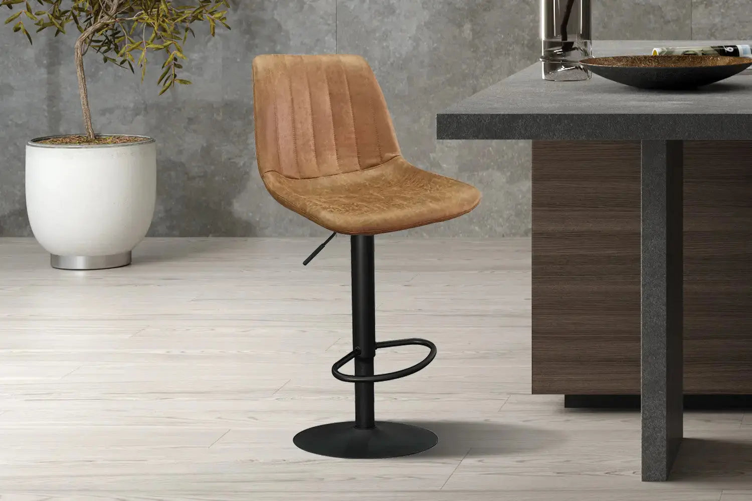 Tabouret de bar BAYA Cognac simili cuir – 43 x 50 cm | TIKAYLA