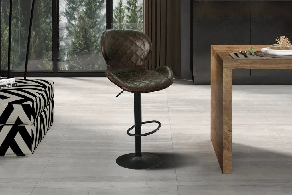 Tabouret de bar MAYA Brun foncé simili cuir – 48 x 52 cm | TIKAYLA