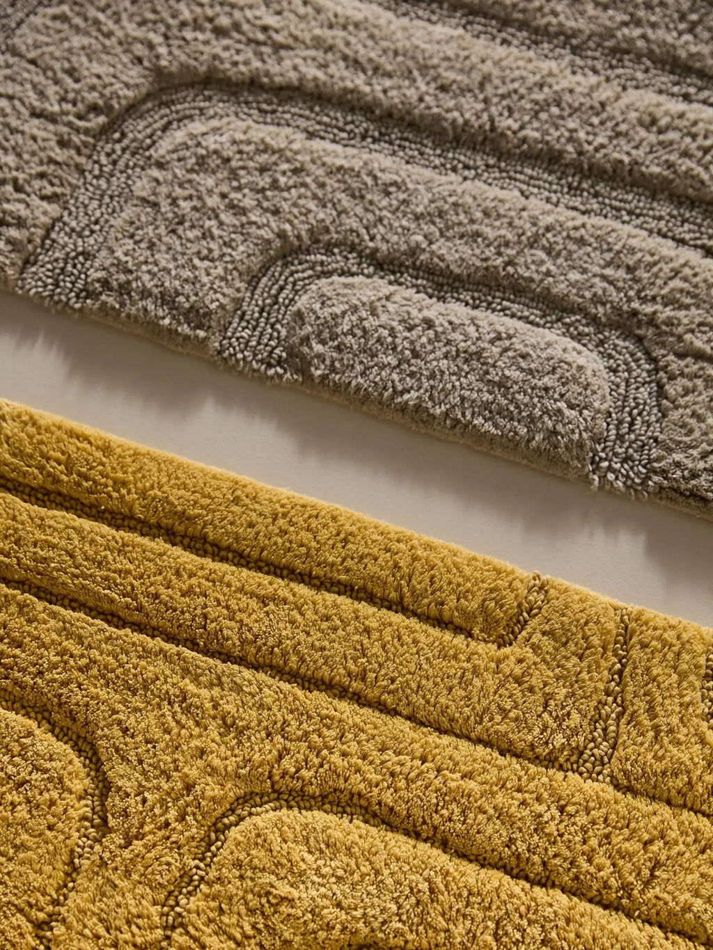 Tapis de bain 100% Coton tufté à la main DAN Taupe BENUTA
