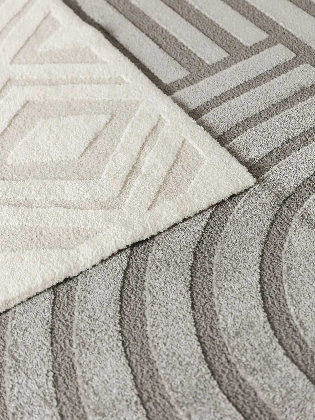 Tapis tissé à la machine EVE Gris BENUTA